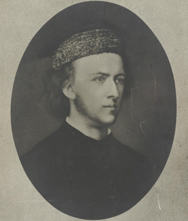 Pocztówka przedstawiająca Fryderyka Chopina: młody mężczyzna ubrany w czarny surdut, z czapką na głowie